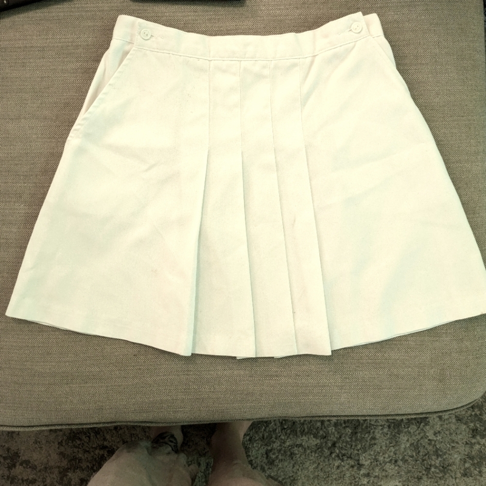 White pleated tennis skirt